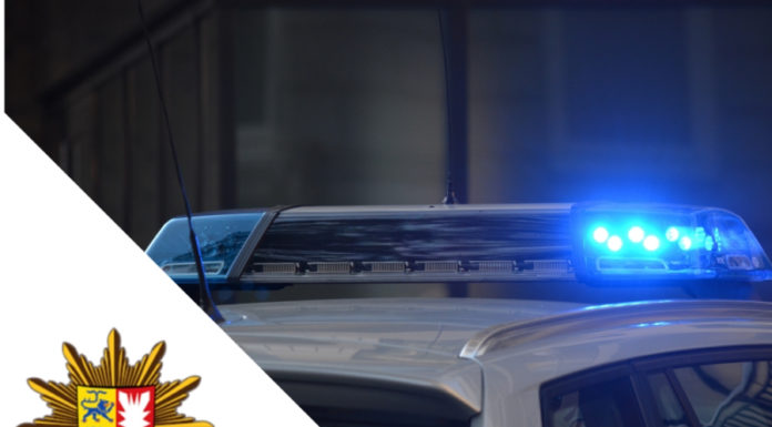 A1: Bienenkästen auf der Autobahn verloren und PKW beschädigt – Zeugen gesucht
