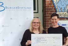 Schulmaterial für benachteiligte Kinder: BürgerStiftung übergibt erste Spenden