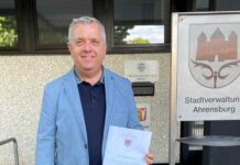 Ahrensburg: 10 Jahre Ehrenamt in der Politik – Ehrung für Wolfdietrich Siller