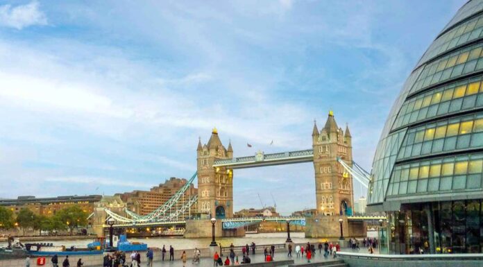 Fernweh: Ratgeber „Auf in die Welt“ erschienen