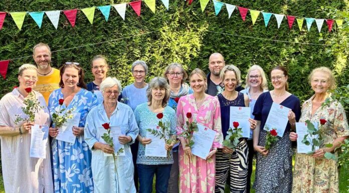 Ahrensburg: 12 neue ehrenamtliche Sterbebegleiter/innen ausgebildet